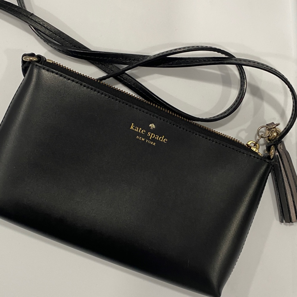 Black Kate Spade slingbag